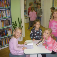 165185823knhovna18