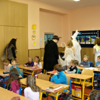 82323374snv19027-web